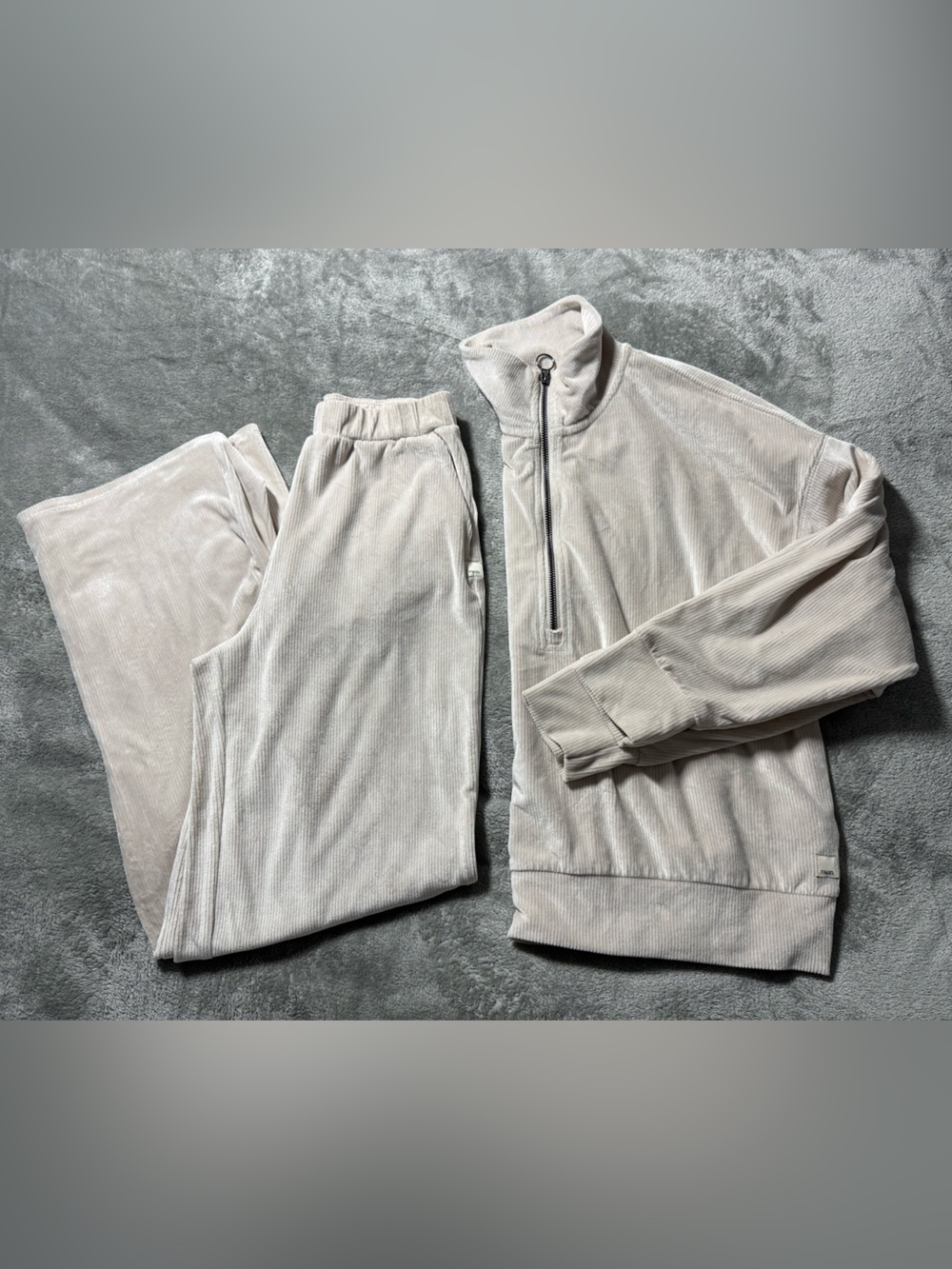 Vuori Velour Track Suit Set 1/4 Zip Sweatshirt Straight Leg Pant